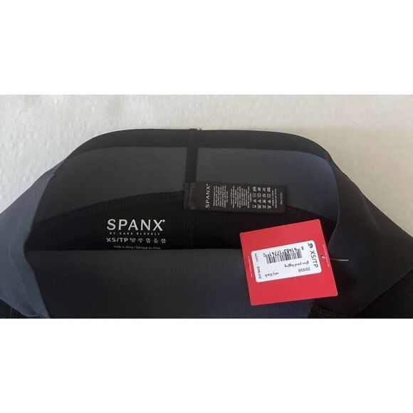 Spanx 20193R Women Sz XS Very Black Every Wear Gloss Pockets Leggings - Picture 7 of 7